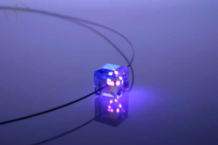 Armband LED Kristall Cube Pink Crystal mit Swarovski® Elements – stilvolles Wohnaccessoire & Dekoartikel aus Europa