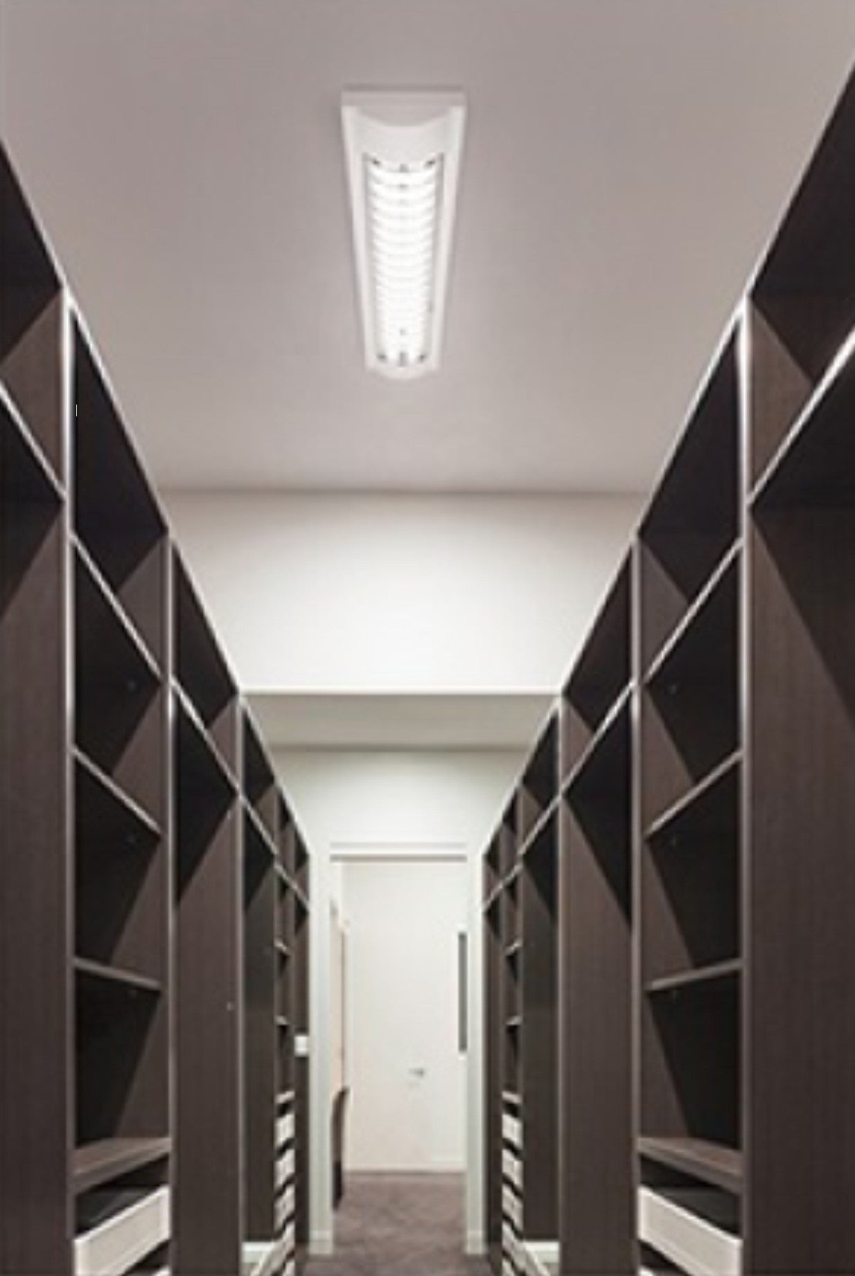 Zweckmäßige Rasterleuchte T8 2x36W mit EVG, silberfarben