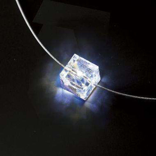 Leuchtende Halskette – Cube (geschliffen) – Swarovski® Elements