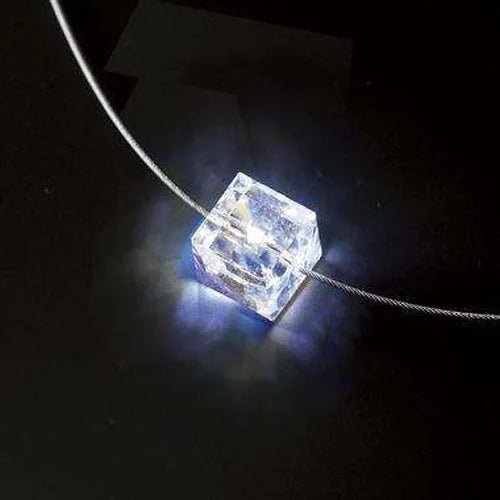 Leuchtende Halskette – Cube (geschliffen) – Rot – Swarovski® Elements