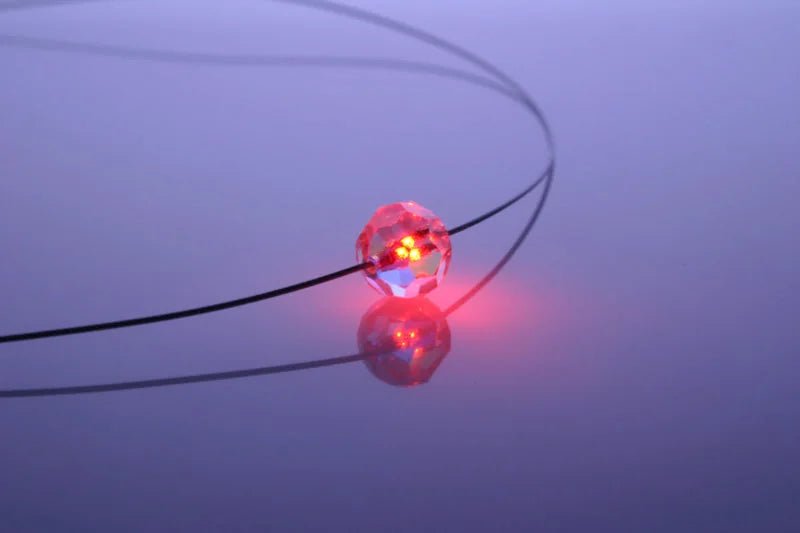 Leuchtende Halskette – Ball (geschliffen) – Rot – Swarovski® Elements