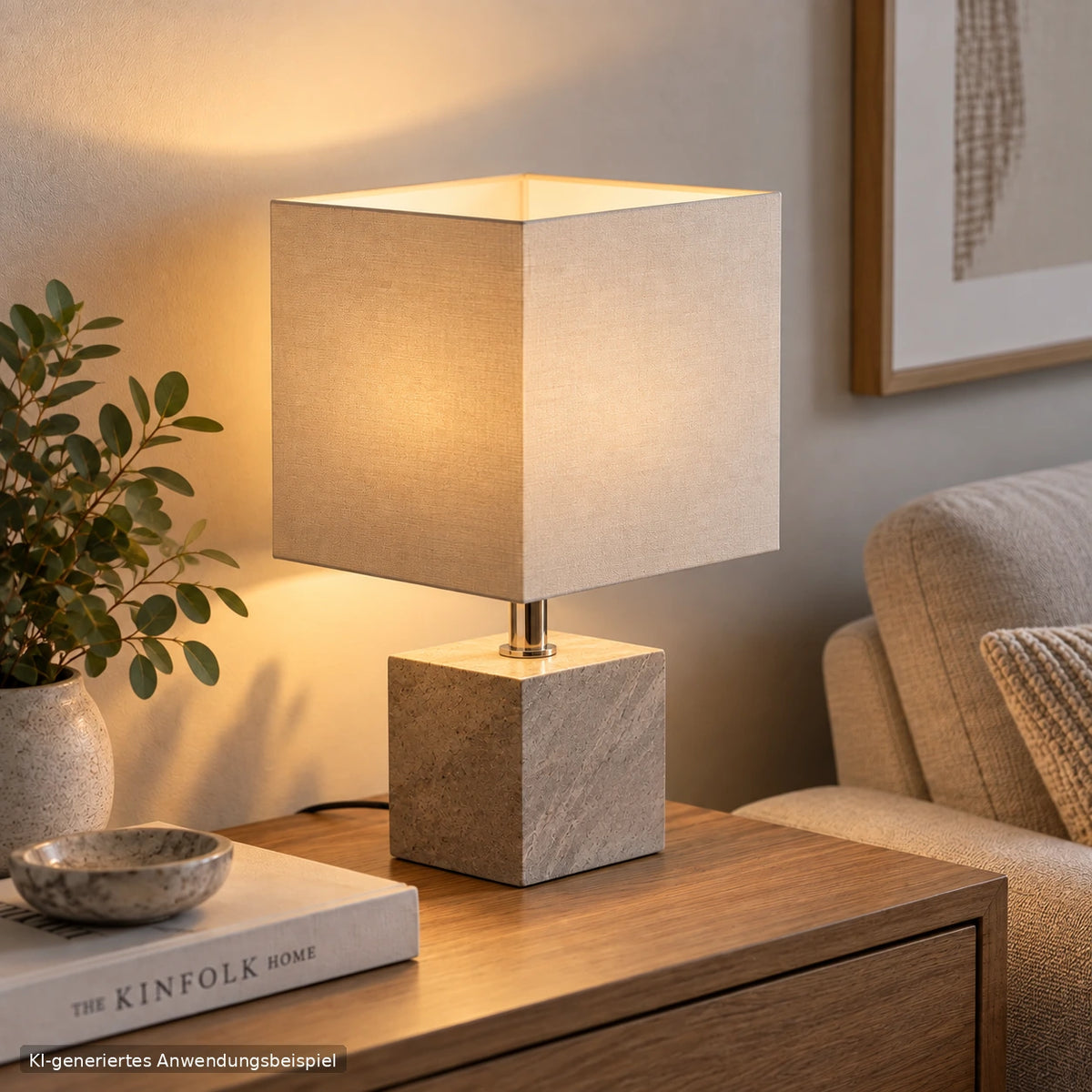 Anwendungsbeispiel des weißen quadratischen Light & Living Lampenschirms auf einer Tischlampe