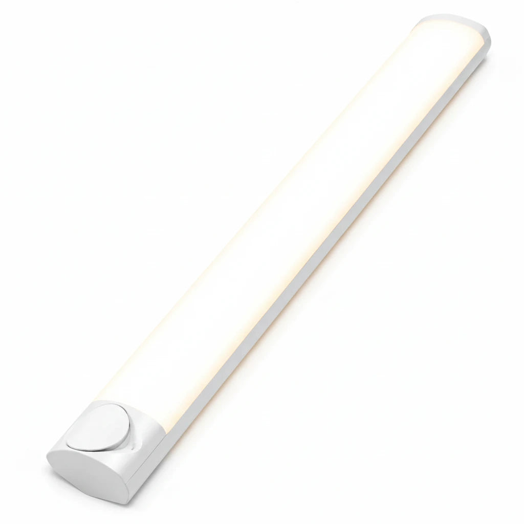 LED-Spiegelleuchte für das Badezimmer mit integrierter Steckdose.