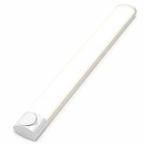 LED-Spiegelleuchte für das Badezimmer mit integrierter Steckdose.