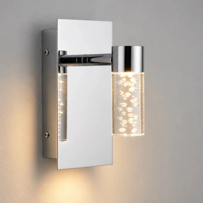 Eingeschaltete BUBBLE LED-Wandleuchte aus Chrom mit warmweißem Licht und leuchtenden Luftblasen