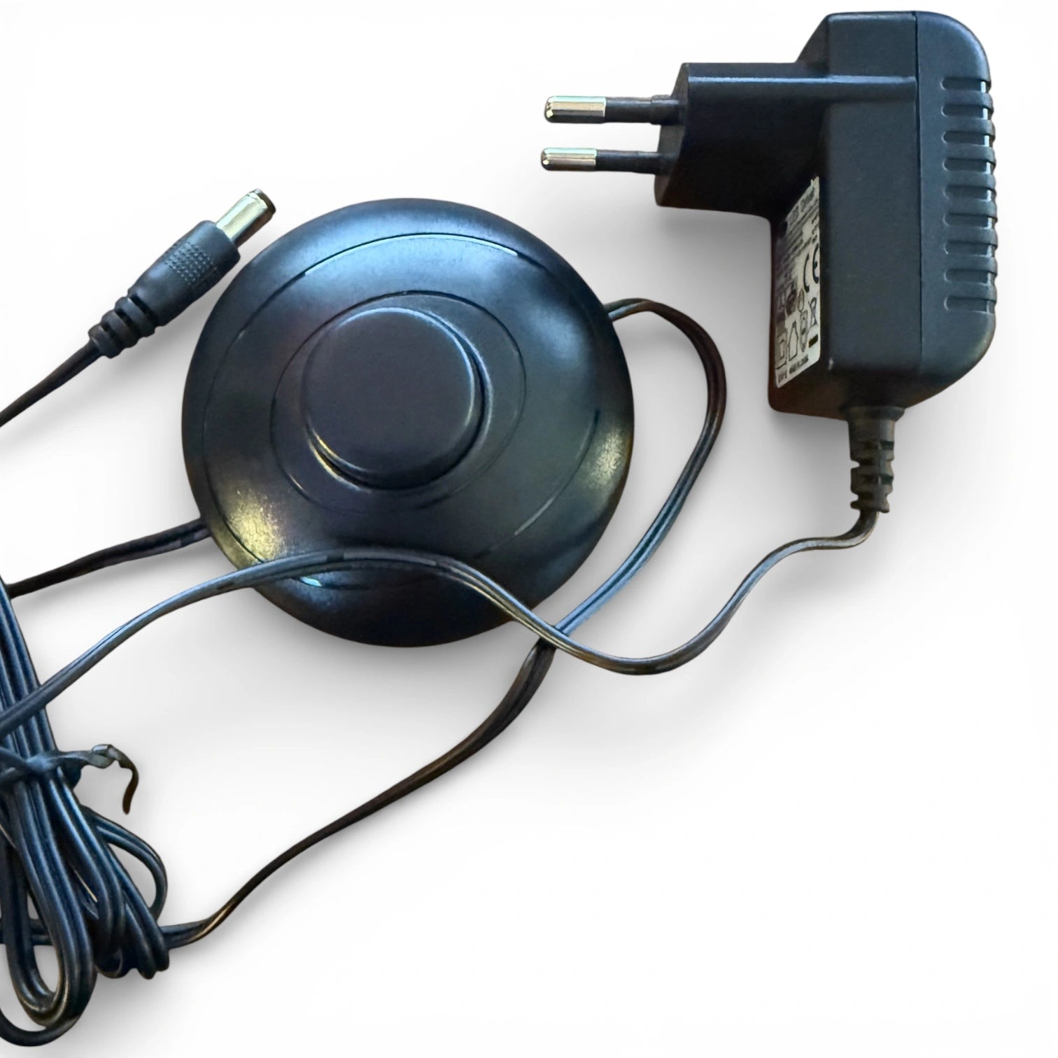 DONG GUAN RSS1002-050100-W2E 11V DC 0,5A LED Netzteil schwarz mit Fußschalter 5,5x2,5mm