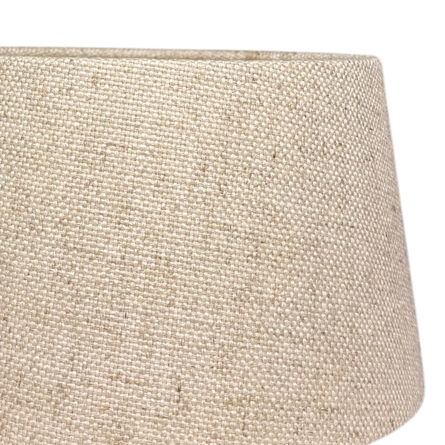Nahaufnahme der textilen Oberfläche des Lampenschirms in Naturel