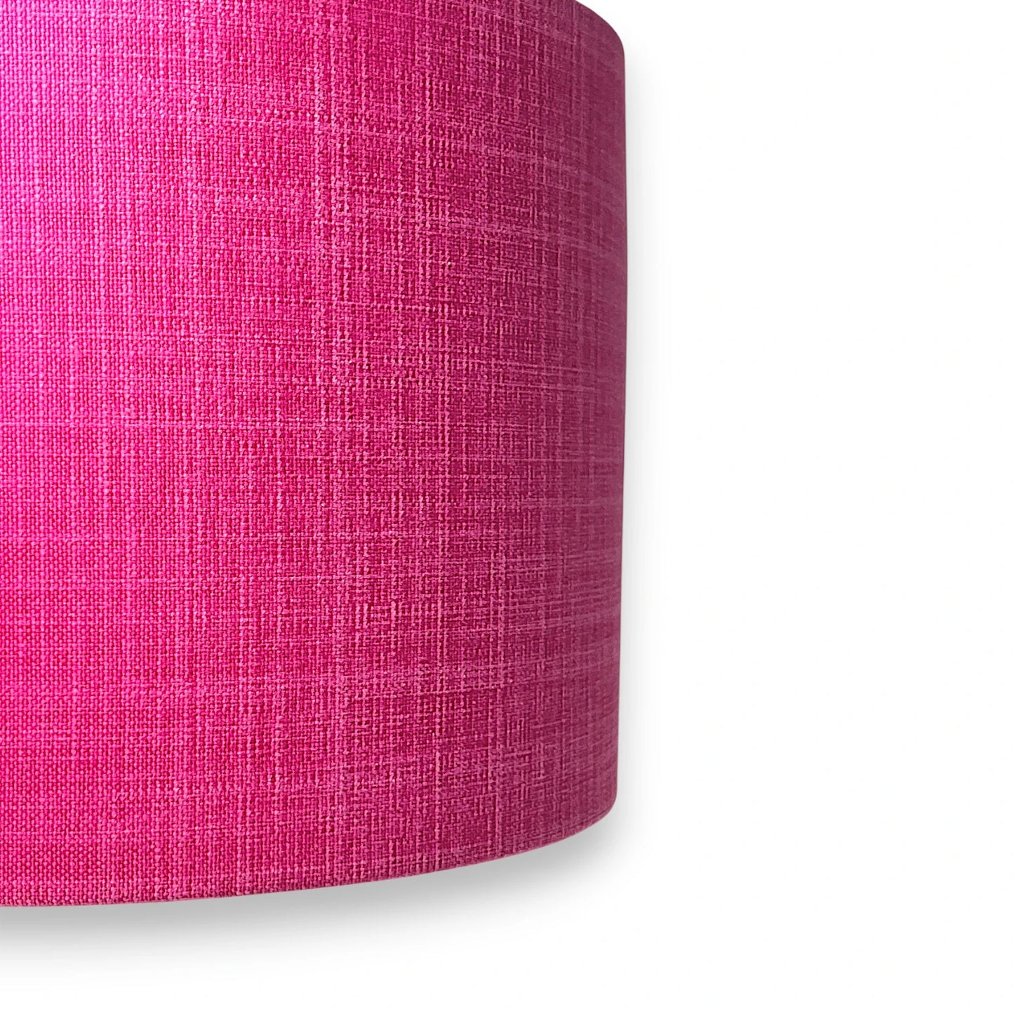 Nahaufnahme der textilen Oberfläche des Lampenschirms in Pink