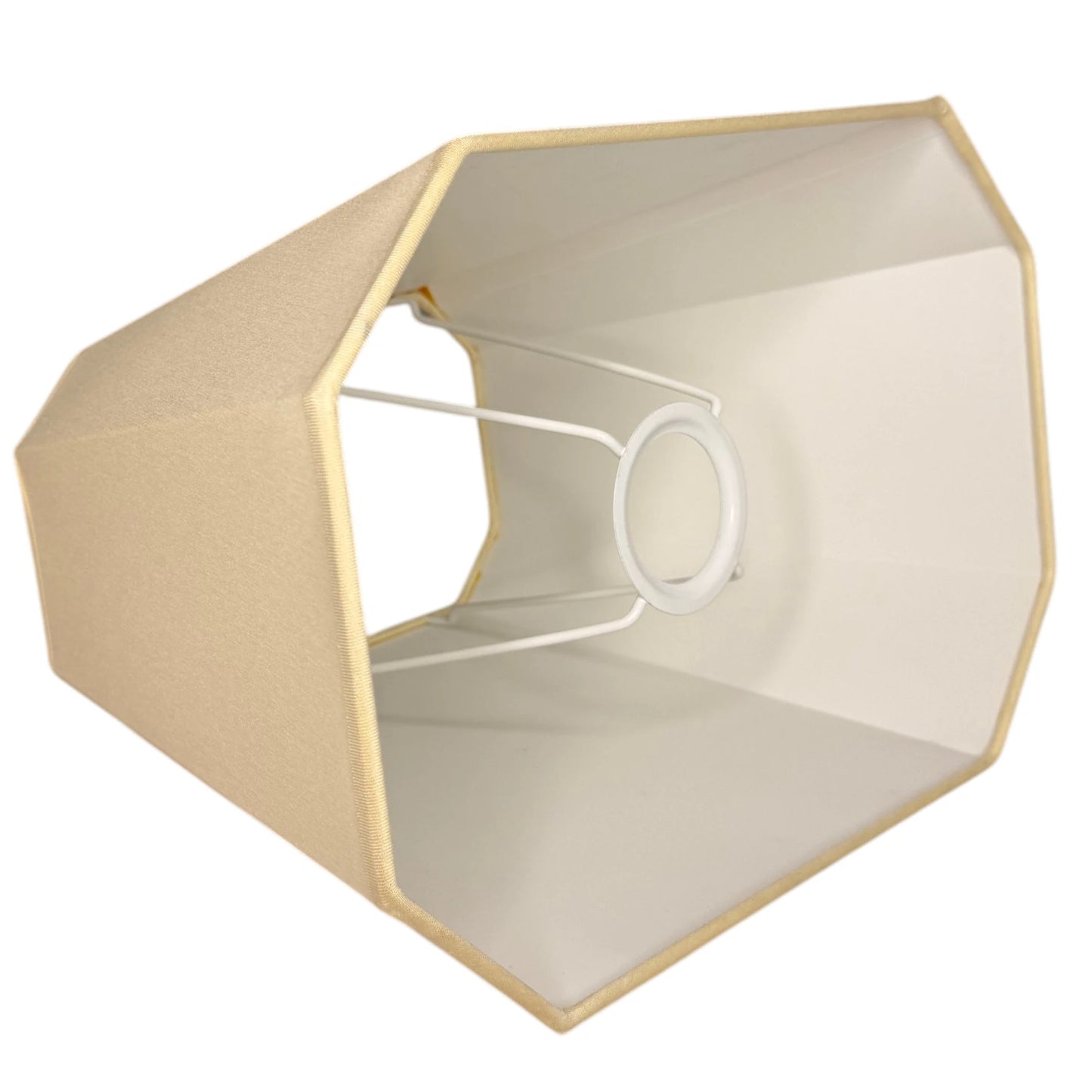Rechteckiger Lampenschirm in Warm Beige mit weißer Innenseite und E27-Aufnahme