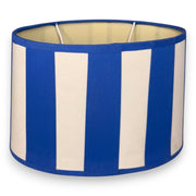 Ovaler Lampenschirm in Blau und Creme mit vertikalem Streifenmuster