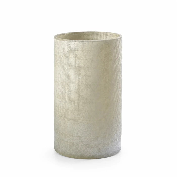 Beige mundgeblasene Glasvase in Vintage-Optik mit strukturierter Oberfläche, 25,5 cm hoch, freigestellt auf weißem Hintergrund.