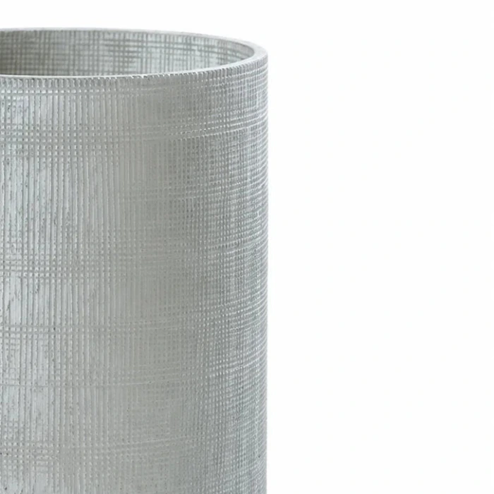 Detailaufnahme der grauen Blumenvase  in Vintage-Optik mit strukturierter Oberfläche