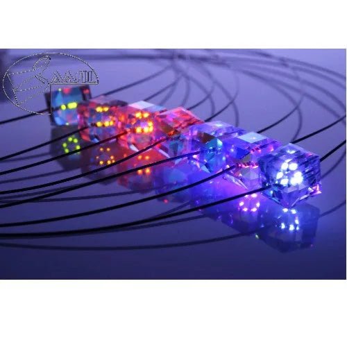 Leuchtende Halskette – Cube (geschliffen) – Swarovski® Elements
