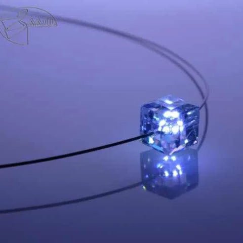 Leuchtendes Armband – Cube (geschliffen) – Blau – Swarovski® Elements