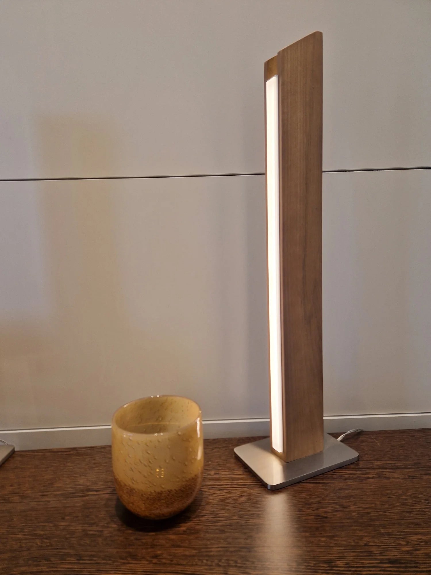 LED-Tischleuchte aus Holz mit stufenlosen Touch-Dimmer Unique 