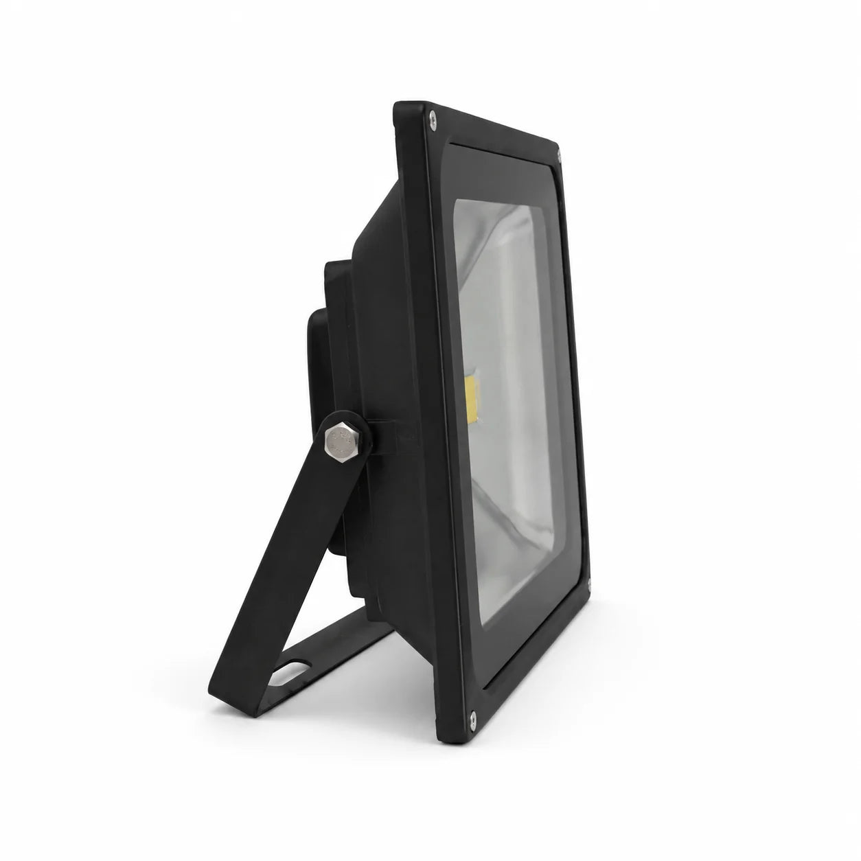 Seitliche Ansicht des LED-Fluters mit flachem schwarzem Gehäuse, Befestigungsschraube und Montagebügel