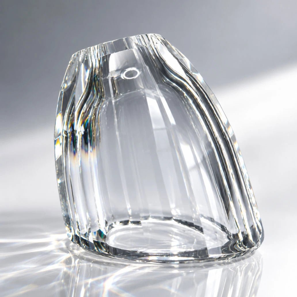 Kleines G4 Lampenglas aus klarem Glas mit elegantem Kristallschliff in Tulpenform