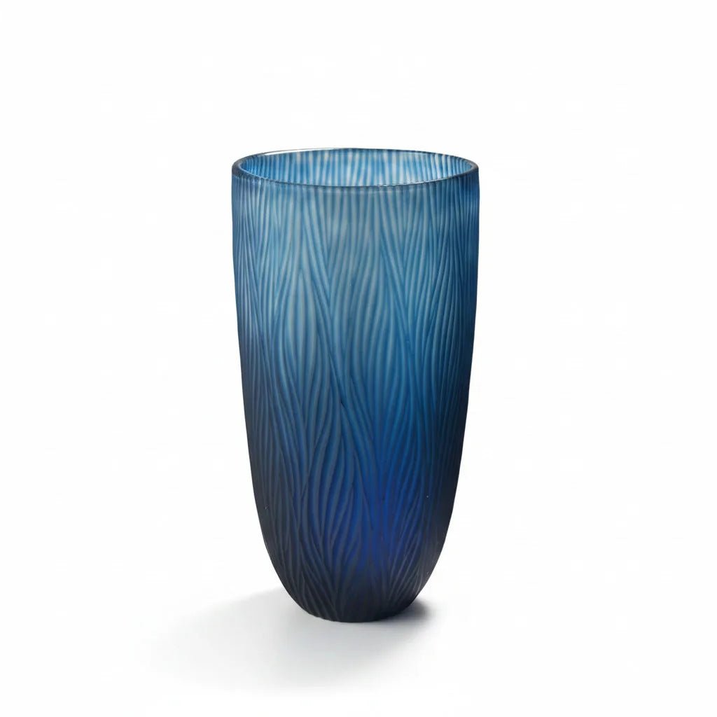 Hohe Glasvase blau 21x36cm mit geschliffenen Muster mundgeblasen mundgeblasen, Handwerkskunst