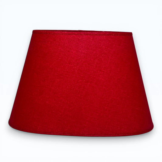 Roter Lampenschirm aus echtem Leinen in ovaler Form, freigestellte Frontansicht mit klarer Silhouette, oben 23 cm, unten 35 cm, Höhe 22 cm, Light & Living, Artikelnummer 35435-1782