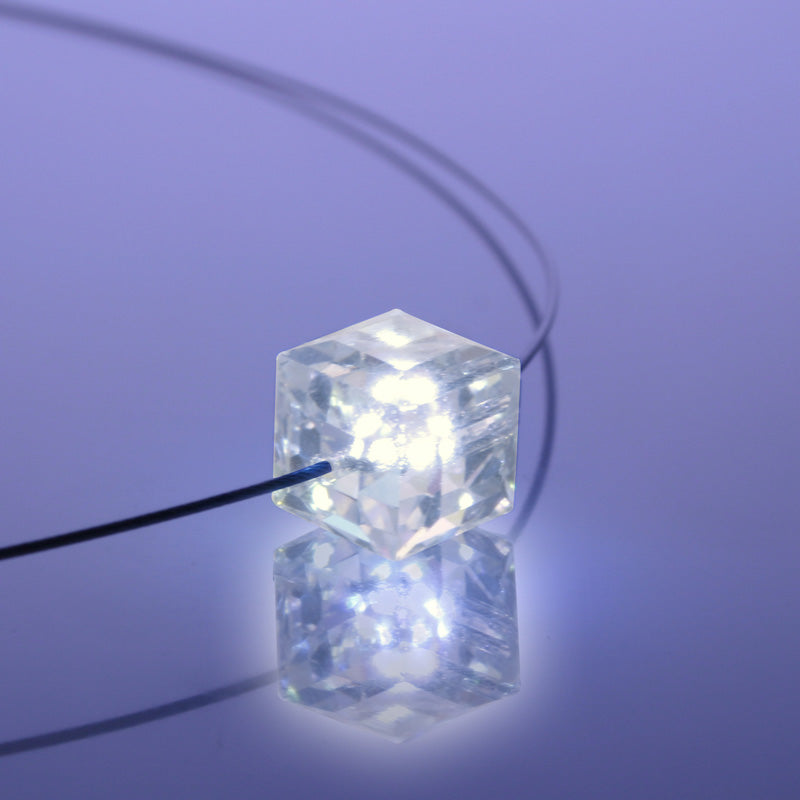 Leuchtende Halskette LED Kristall Cube rot mit Swarovski®- Elements – stilvolles Wohnaccessoire & Dekoartikel aus Europa