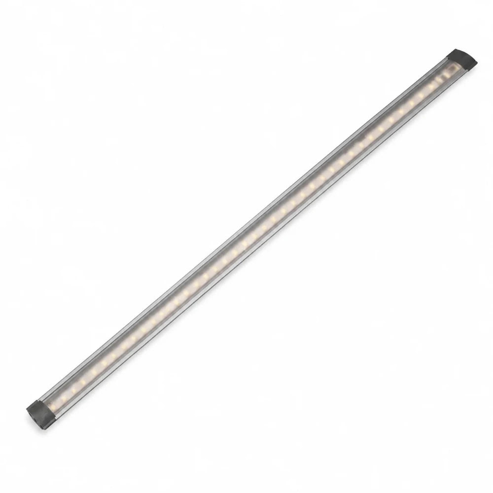 studio-22911018.jpg
LED Unterbauleuchte 50 cm aus Aluminium mit schlankem Profil und halbklarer Abdeckung vor weißem Hintergrund