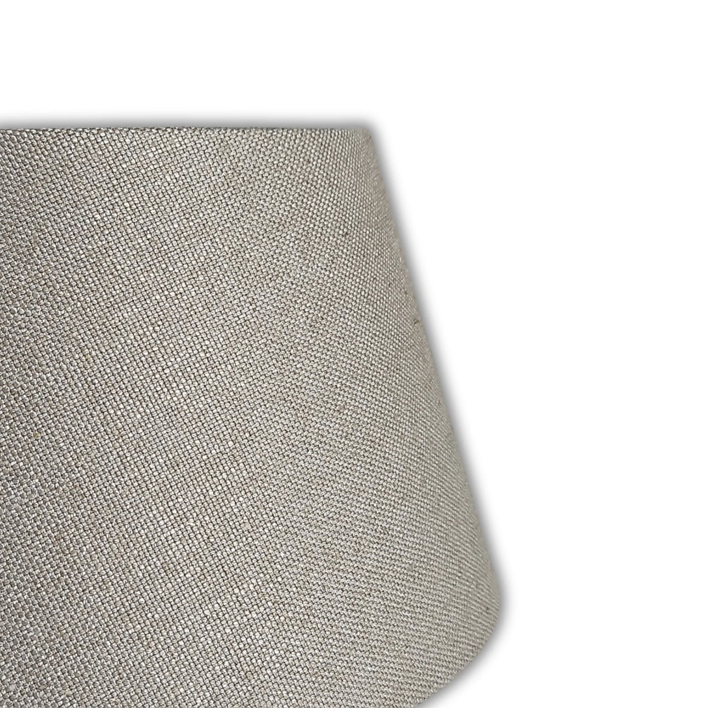 Detailaufnahme der strukturierten Stoffoberfläche des Light & Living Livigno Lampenschirms in Taupe