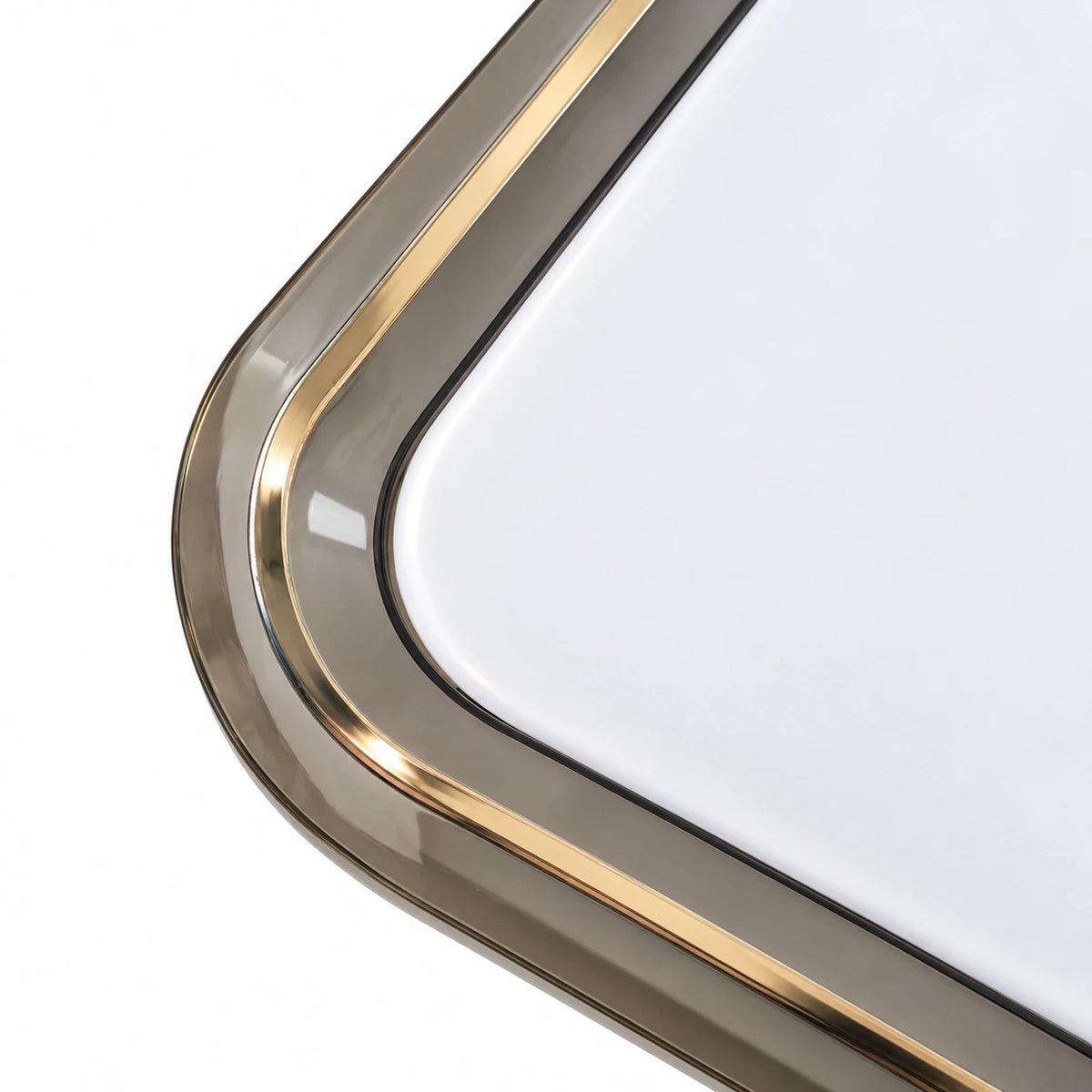Detail des rauchgrau transparenten Acrylrahmens der Näve LED Deckenleuchte im 70er Jahre Retro Stil