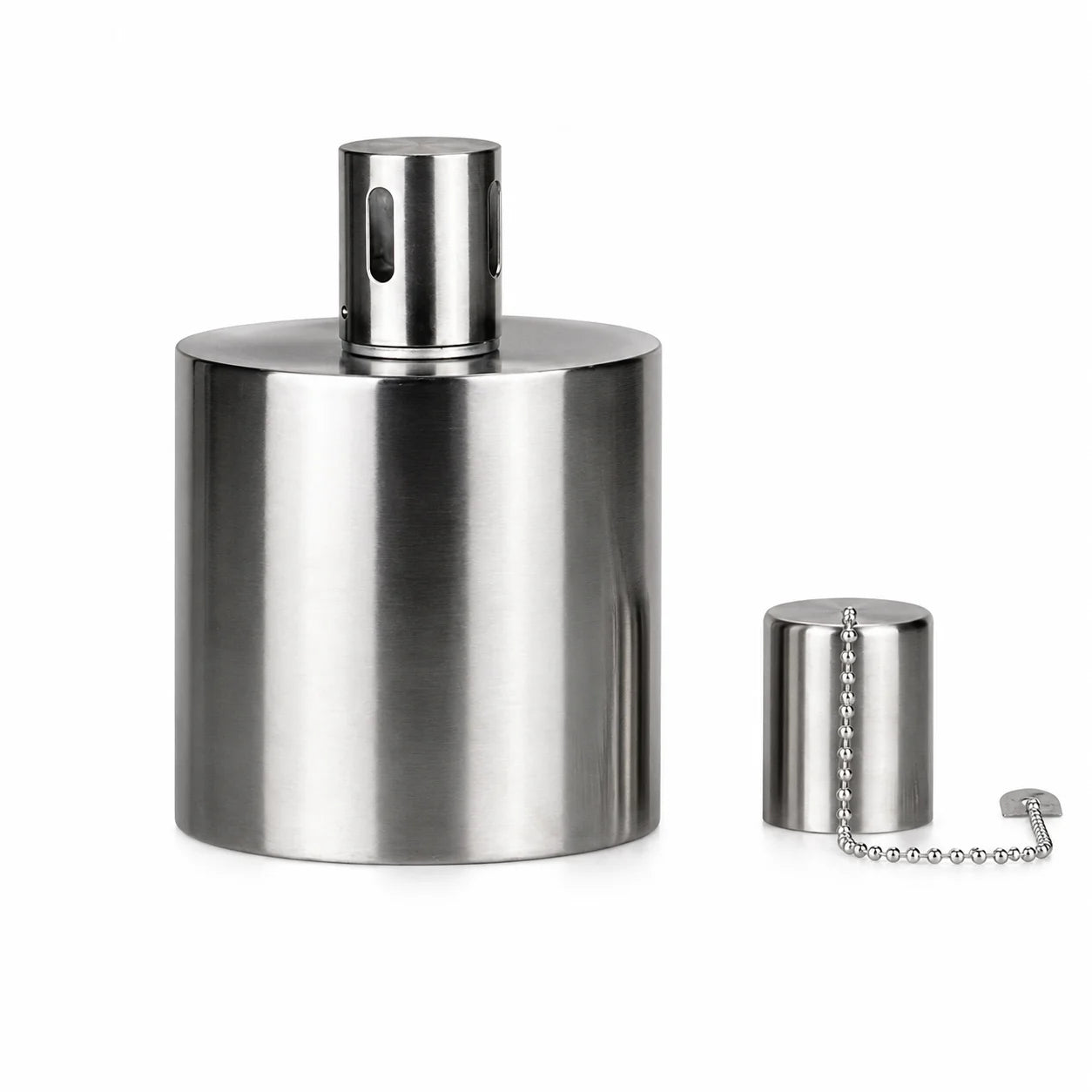 Kompakte Edelstahl-Öllampe von Sompex mit zylindrischer Löschkappe und befestigter Metallkette.