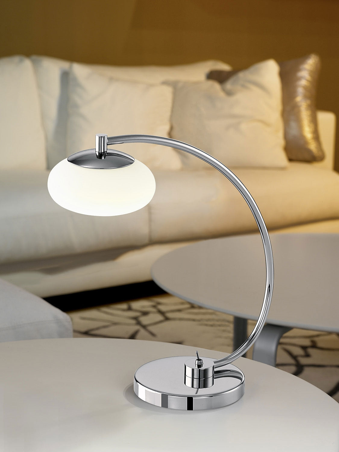 schreibtischleuchte led gebogen chrom mit glas weiss mit kippschalter aleandro eglo 91755