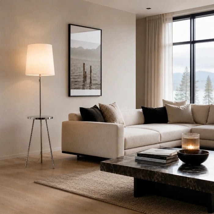 Stehkeuche in ein modernen Wohnzimmer mit Beige und Schwarze Möbel
