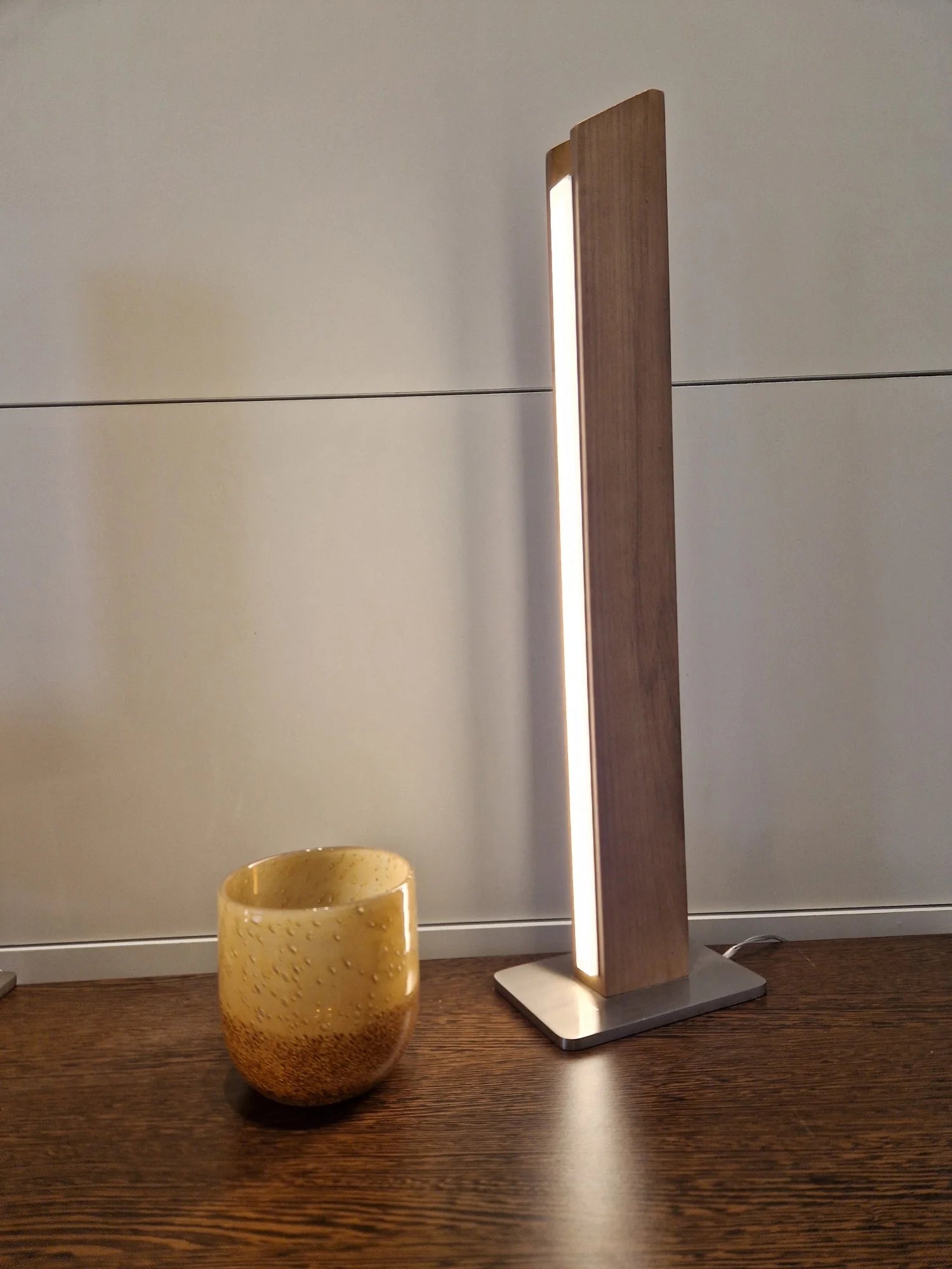 LED-Tischleuchte aus Holz mit stufenlosen Touch-Dimmer Unique 