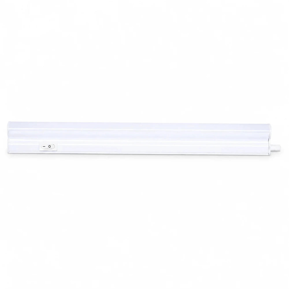 Vesio LED-Lichtleiste 60 cm in Weiß mit 9 W und integriertem Schalter vor weißem Hintergrund