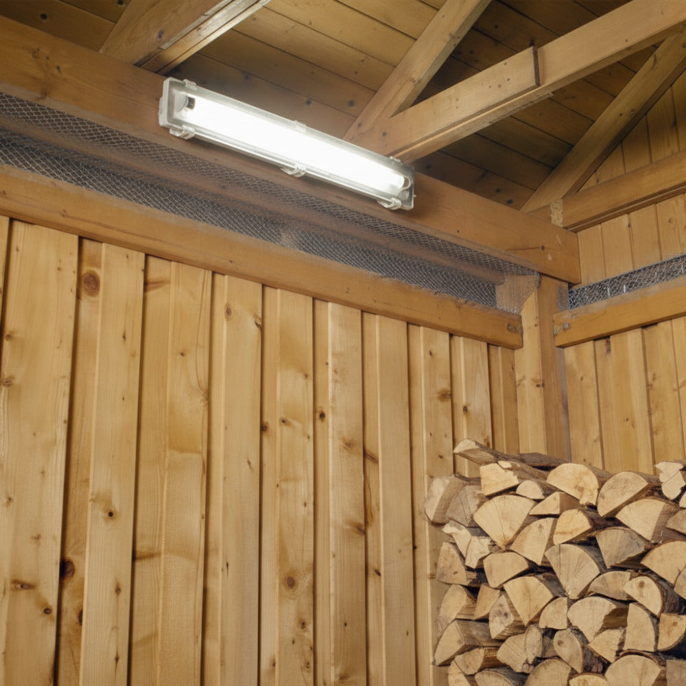 Zweckmäßige Feuchtraumleuchte Aqualux Eco 14W